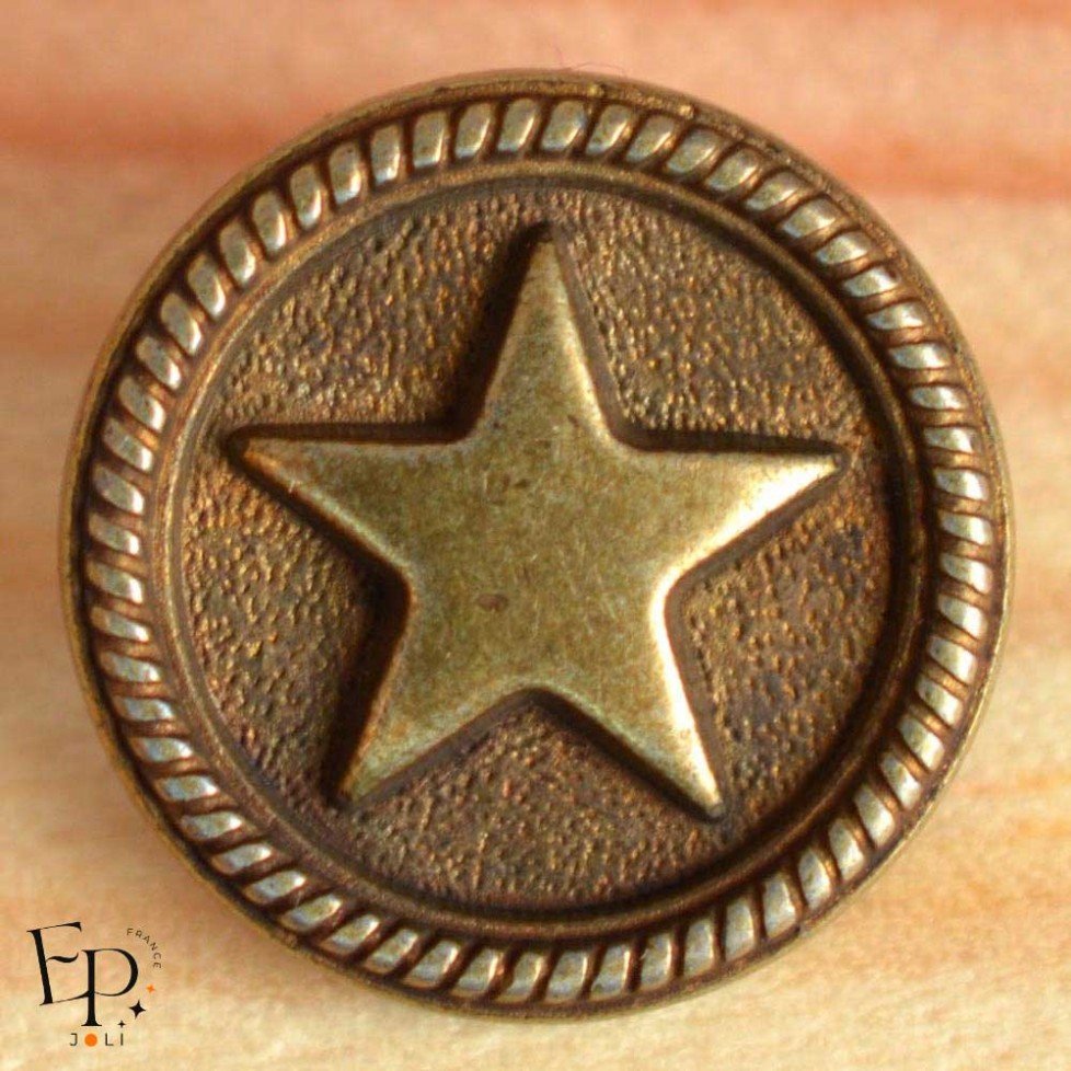 Bouton Métallisé Etoile Bronze vieilli à queue 15 mm Bouton Métallisé Etoile Bronze vieilli à queue 15 mm