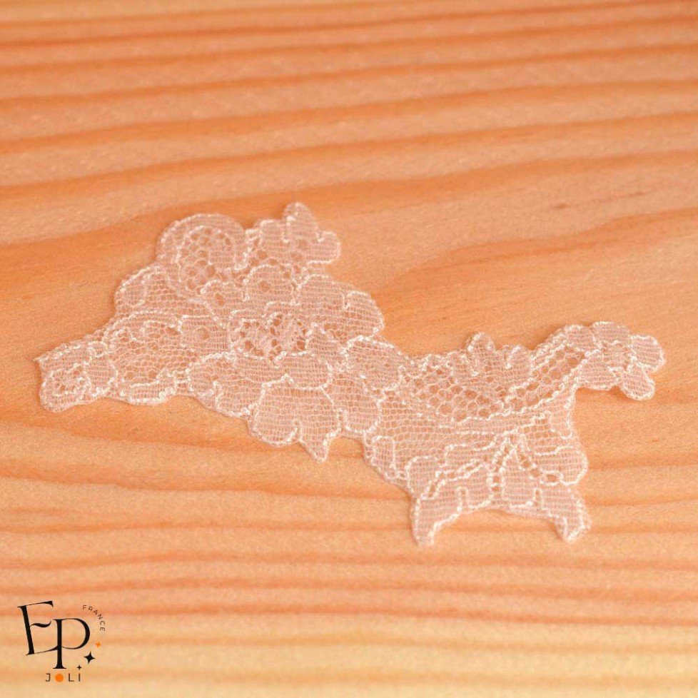 Grand bouquet coloris Nude en Dentelle de Calais-Caudry® Grand bouquet coloris Nude en Dentelle de Calais-Caudry®