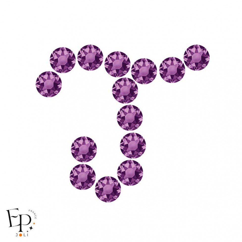 Motif J avec strass Hotfix Swarovski Xirius 2078 SS20 (5 mm) coloris Améthyste thermocollant Motif J avec strass Hotfix Swarovski Xirius 2078 SS20 (5 mm) coloris Améthyste thermocollant