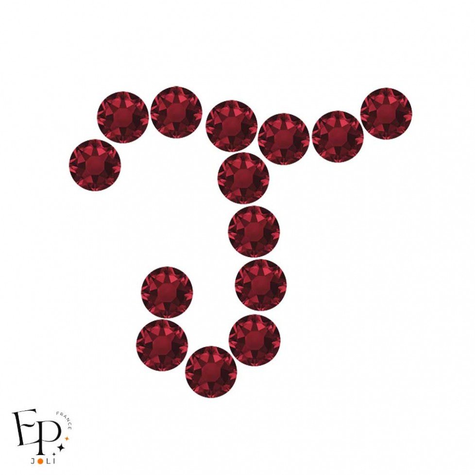 Motif J avec Strass Hotfix Swarovski Xirius 2078 SS20 (5 mm) coloris Rouge Siam thermocollant Motif J avec Strass Hotfix Swarovski Xirius 2078 SS20 (5 mm) coloris Rouge Siam thermocollant