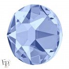 Zoom sur strass Light Sapphire – cristal bleu tendre et scintillant