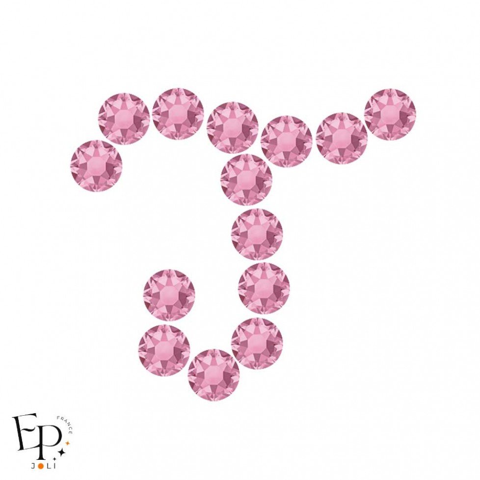 Motif J avec Strass Hotfix Swarovski Xirius 2078 coloris Rose clair thermocollant Motif J avec Strass Hotfix Swarovski Xirius 2078 coloris Rose clair thermocollant