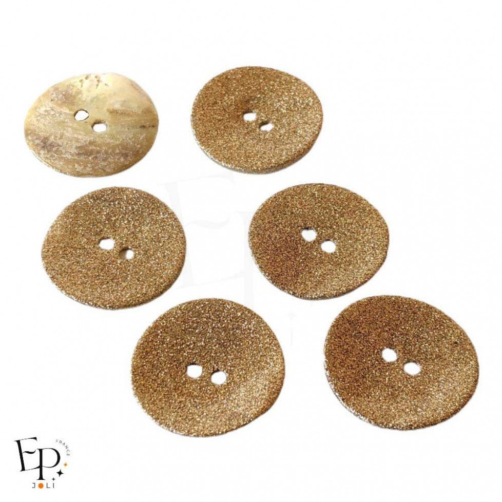Bouton Pailleté Or 22 mm, en nacre Akoya, avec 2 trous, pour la mercerie fantaisie Bouton Pailleté Or 22 mm, en nacre Akoya, avec 2 trous, pour la mercerie fantaisie