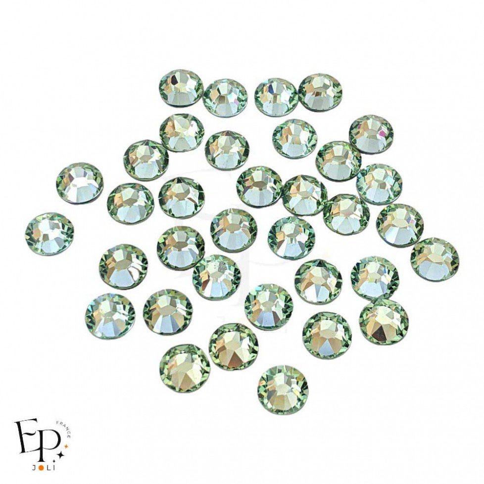 Strass Swarovski thermocollants Chrysolite SS34 7 mm pour vêtements et customisation textile Strass Swarovski thermocollants Chrysolite SS34 7 mm pour vêtements et customisation textile