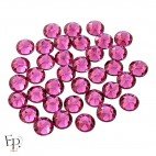 Strass Swarovski Fuchsia 7 mm – reflet rose électrique sur fond neutre pour vêtements et customisation textile