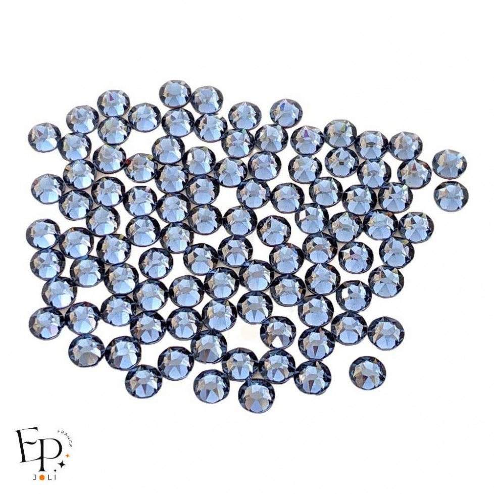 Strass Swarovski Montana 5 mm thermocollant – bleu profond et intense au fini brillant Strass Swarovski Montana 5 mm thermocollant – bleu profond et intense au fini brillant