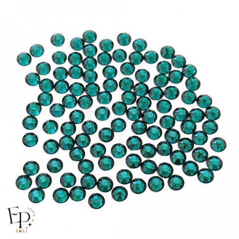 Strass Swarovski Emerald 5 mm – brillance verte foncée et élégante pour vêtements et customisation textile