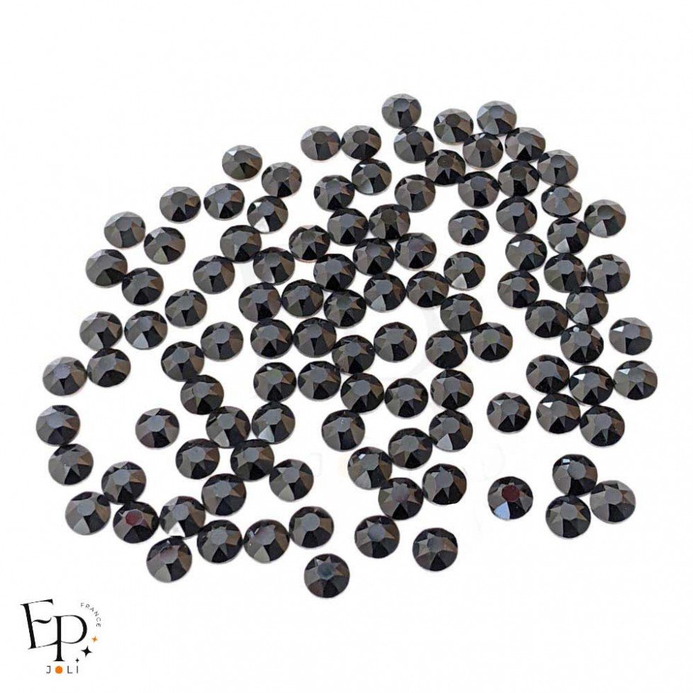 Strass Swarovski Jet 5 mm – noir profond sur fond neutre Strass Swarovski Jet 5 mm – noir profond sur fond neutre