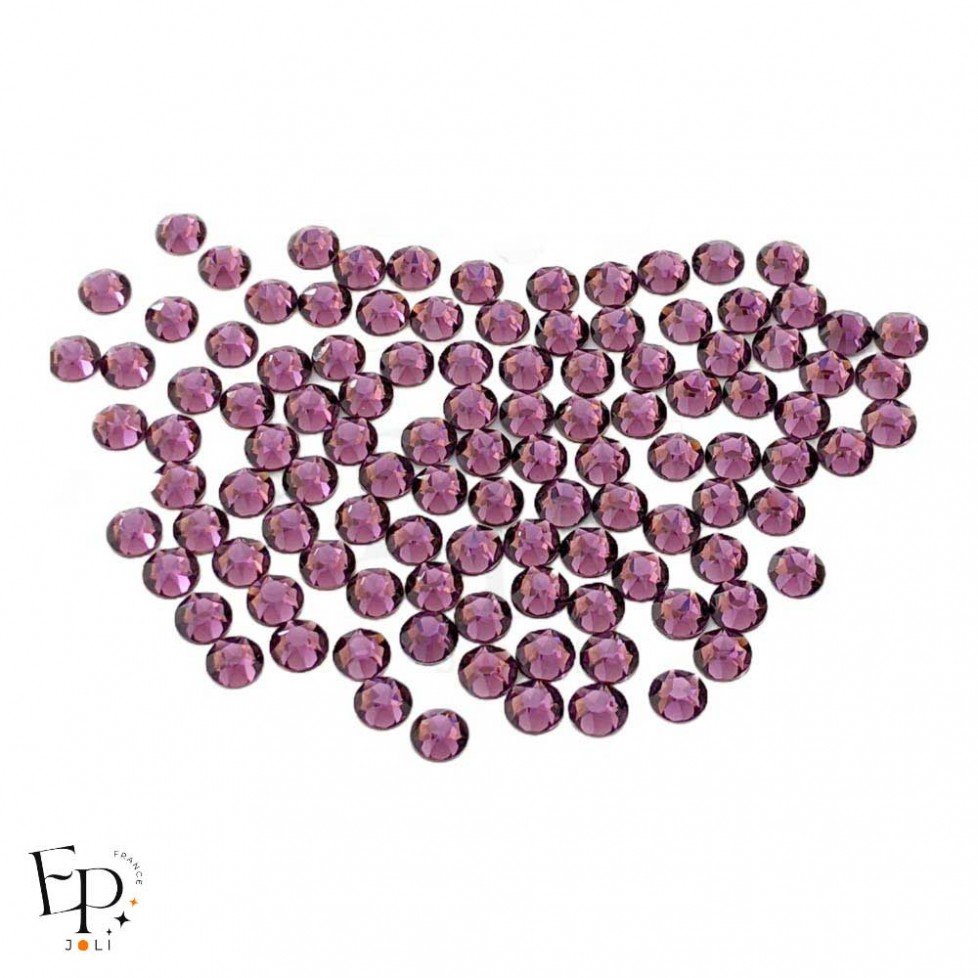 Strass Swarovski Amethyst thermocollant – violet profond et lumineux Strass Swarovski Amethyst thermocollant – violet profond et lumineux