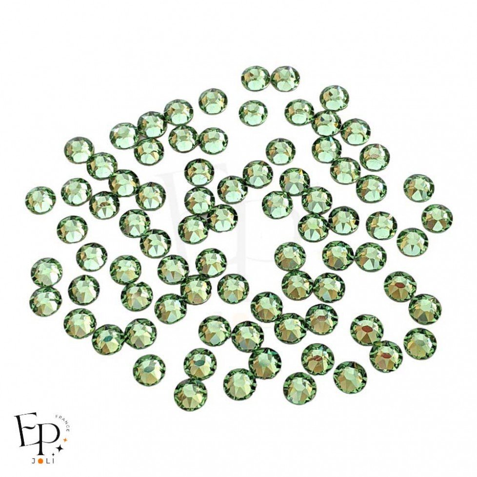 Strass Swarovski Peridot 5 mm thermocollant – vert lumineux et éclatant Strass Swarovski Peridot 5 mm thermocollant – vert lumineux et éclatant