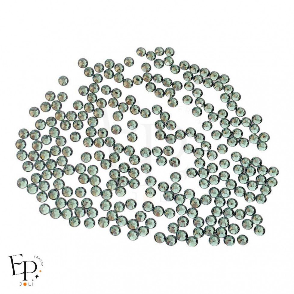 Strass Swarovski Erinite thermocollant 3 mm – vert tendre et rafraîchissant Strass Swarovski Erinite thermocollant 3 mm – vert tendre et rafraîchissant